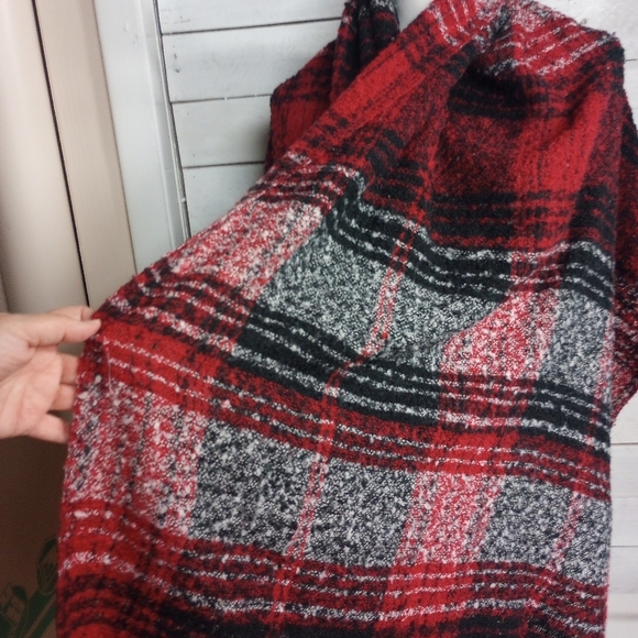 Steve Madden Reversible Blanket Scarf Fringe Red Plaid Tweed Look 30" x 80". - Picture 7 of 10